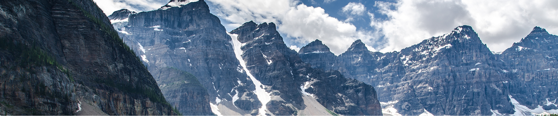 Montagnes enneigées